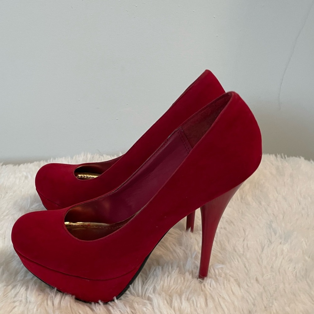 Red suede pump
